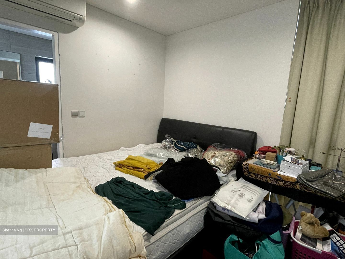 Charlton 27 (D19), Terrace #393385461